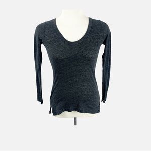 🩶 GAP Charcoal Long Sleeve Scoop Neck Tee (XS) – Everyday Essential 🩶